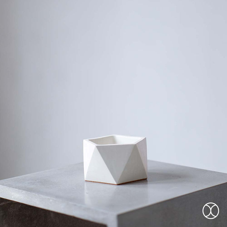 Concreate Hara Planters White