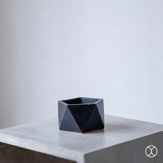 Concreate Hara Planters Black