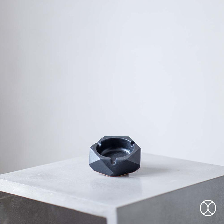 Concreate Nash Ashtray Black