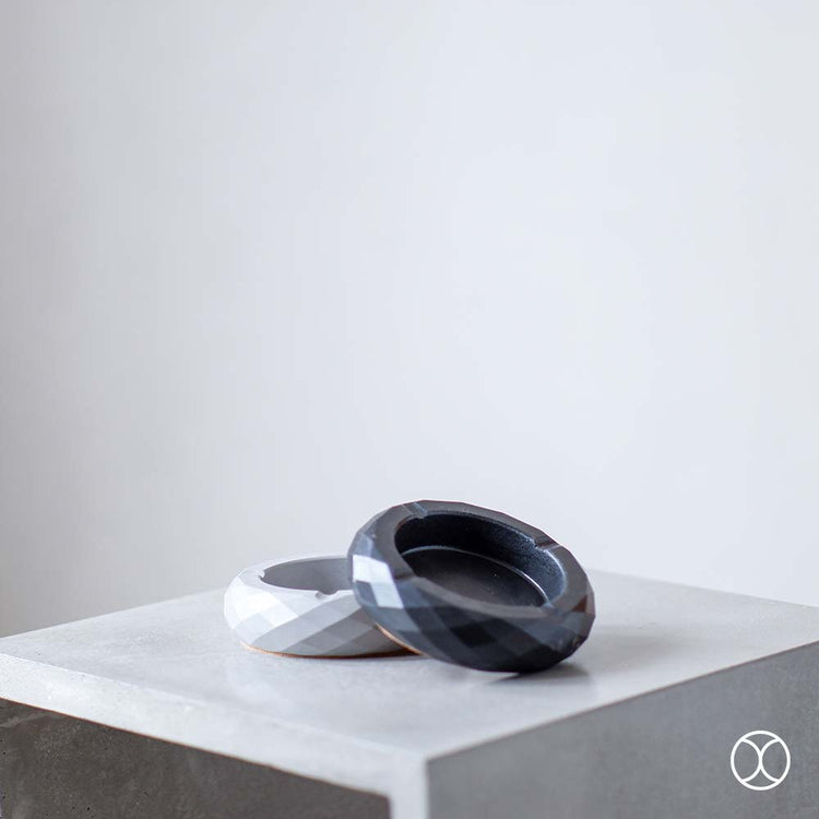 Concreate Luca Ashtray Black